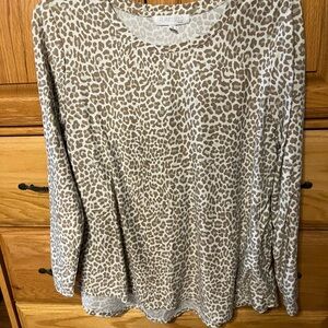 Planet Gold Women's Tan and White Animal Print Long Sleeve Tee